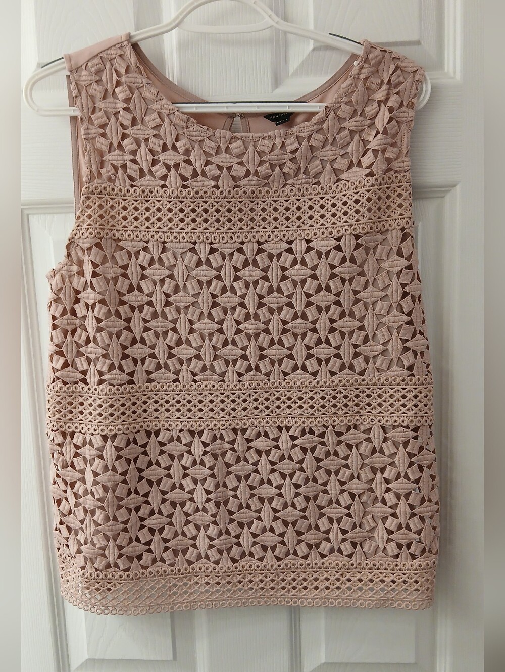 Ann Taylor Dressy Textured Lace‑Overlay Tank – Dusty Rose – Size Medium
